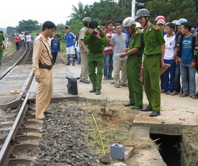 Phú Yên: Tàu SE4 tông chết một người đi mô tô băng ngang đường sắt