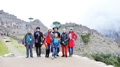 Tour lạ hút khách