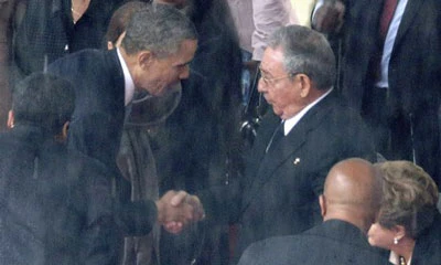 Tổng thống Obama bắt tay Chủ tịch Raul Castro