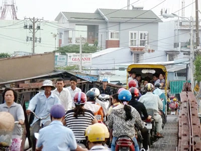 Lạc hậu tải trọng cầu đường