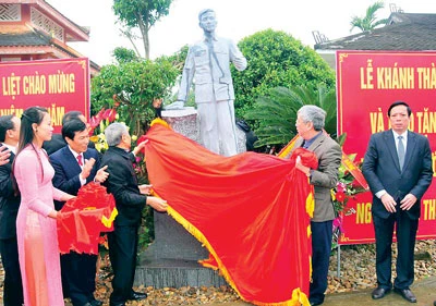 Khánh thành tượng Đại tướng Nguyễn Chí Thanh tại Huế
