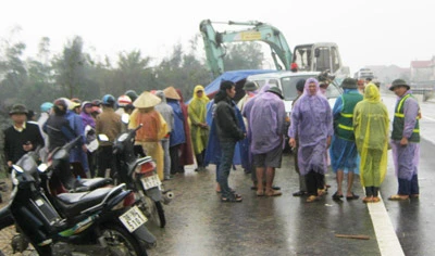 Hà Tĩnh: Bị máy xúc công trình va phải, một phụ nữ tử vong