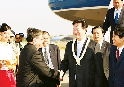 Thủ tướng Nguyễn Tấn Dũng bắt đầu chuyến thăm và làm việc tại Campuchia