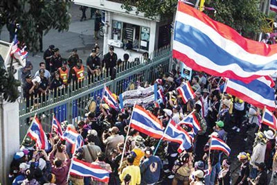Chiến dịch “Chiếm đóng Bangkok”: Người biểu tình phong tỏa trụ sở các bộ, ngành