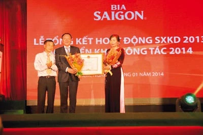 Ánh sắc vàng - đón vận hội mới