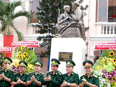 Khánh thành Tượng đài “Bác Hồ với chiến sĩ biên phòng”