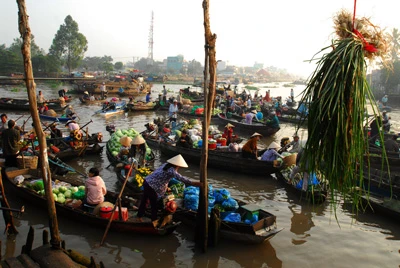 Sắc xuân chợ nổi Phong Điền