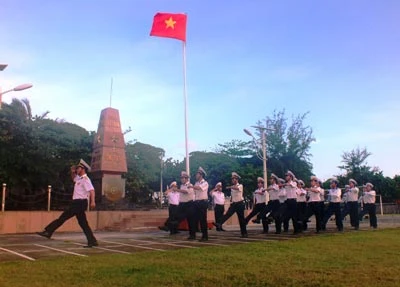 Vững vàng đảo Song Tử Tây