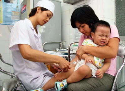 “Chữa cháy” vaccine