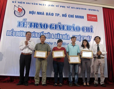 Giải báo chí “Biểu dương nhân tố mới” và “Văn hóa – nghệ thuật” 2013: SGGP đoạt giải Ba