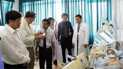 Quảng Nam: Tặng máy trợ thở cho trẻ sơ sinh