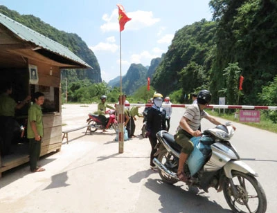 Quảng Bình: Tùy tiện chặn đường quốc gia thu phí môi trường rừng