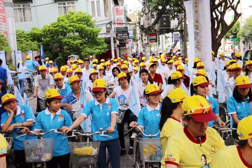 Đạp xe đồng hành hưởng ứng chương trình Tỏa sáng nghị lực Việt