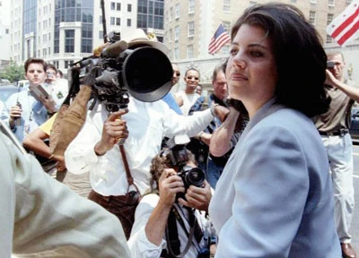 “Quả bom” Monica Lewinsky tái xuất