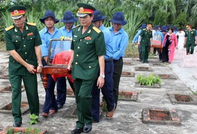 Quảng Bình: An táng 32 hài cốt liệt sĩ được quy tập từ Lào về