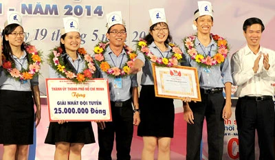 Đội Trường ĐH Khoa học Tự nhiên giành giải nhất Hội thi “Ánh sáng thời đại” năm 2014