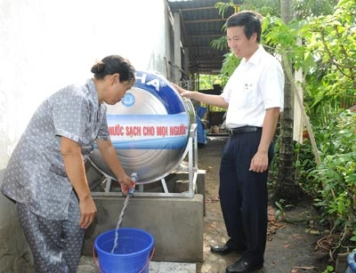 Tổng Công ty Cấp nước Sài Gòn tặng bồn chứa nước cho 200 hộ dân vùng sâu, vùng xa