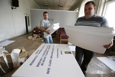 Bầu cử Ukraine diễn ra trong bất ổn