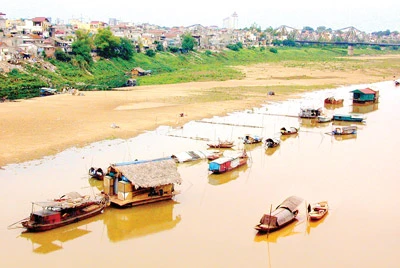 Xóm chài cầu Long Biên