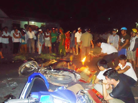 Quảng Bình: Xe máy đấu đầu 4 người tử vong