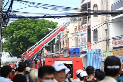 Đà Nẵng: Cháy dữ dội ở cửa hàng mỹ phẩm, dụng cụ cắt uốn tóc