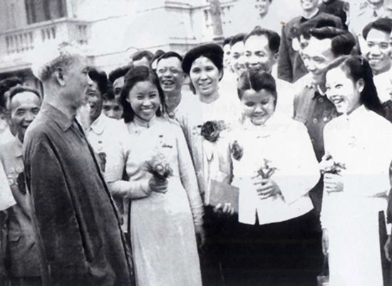 Chủ tịch Hồ Chí Minh với chiến lược trồng người