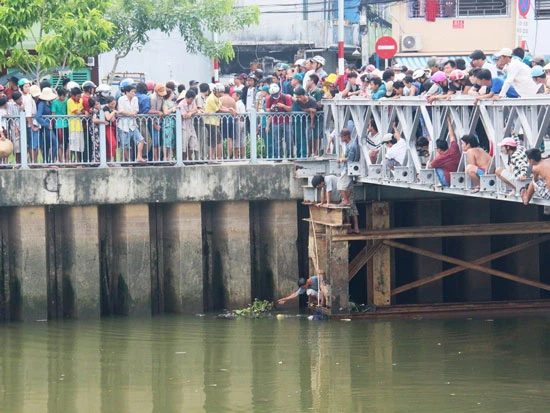 Một học sinh chết trôi trên kênh Nhiêu Lộc