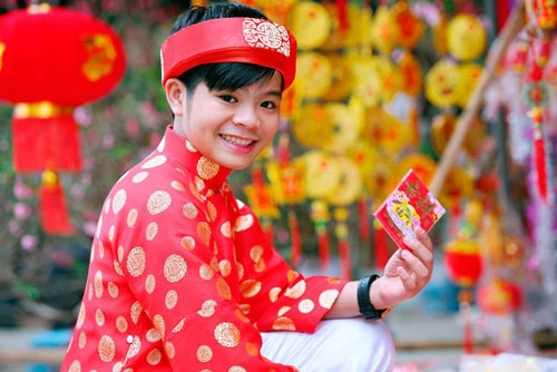 Quán quân giọng hát Việt nhí Quang Anh tham dự Đêm hội Trăng rằm