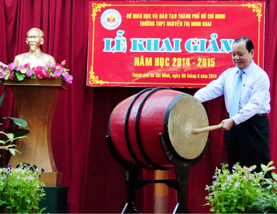 Bí thư Thành ủy Lê Thanh Hải dự lễ khai giảng năm học mới trường THPT Nguyễn Thị Minh Khai