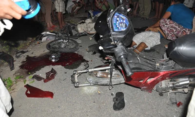 Thừa Thiên – Huế: Hai xe máy tông đối đầu nhau, 6 người thương vong