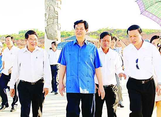 Thủ tướng Nguyễn Tấn Dũng: Quảng Nam cần đặc biệt quan tâm giảm nghèo trong đồng bào dân tộc