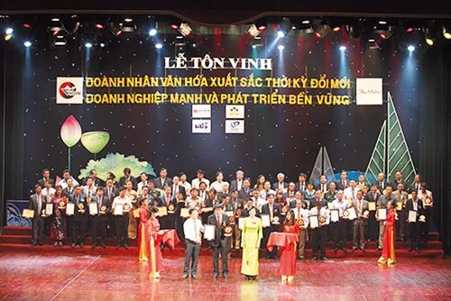 SCB vinh dự nhận giải thưởng “Doanh nhân văn hóa xuất sắc thời kỳ đổi mới - Doanh nghiệp mạnh và phát triển bền vững” năm 2014