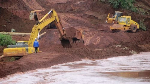 Lâm Đồng: Vỡ đê hồ thải quặng bauxite