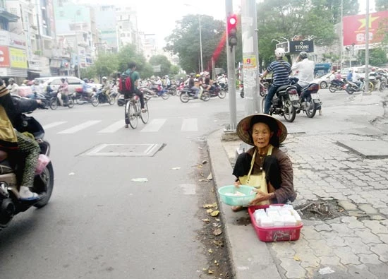 Tệ nạn chăn dắt người già ăn xin