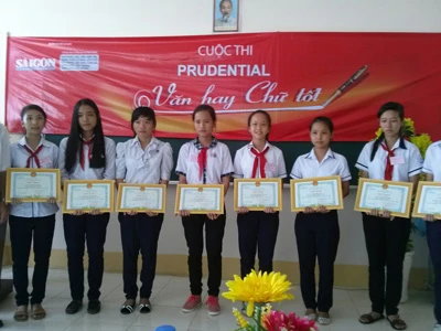 Trao giải cuộc thi Prudential - Văn hay chữ tốt cấp tỉnh ở Sóc Trăng