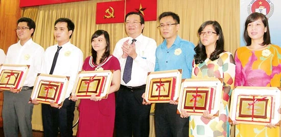TP Hồ Chí Minh khen thưởng giáo viên dạy giỏi, học sinh tích cực