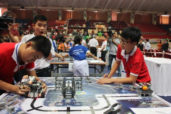 186 thí sinh tham dự cuộc thi Robothon Việt Nam 2014