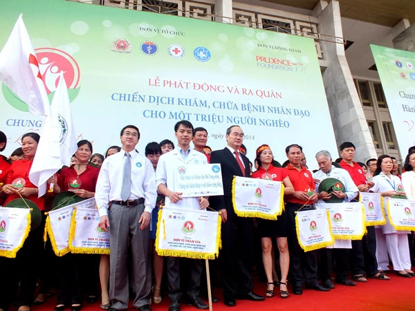 Ra quân chiến dịch khám chữa bệnh nhân đạo lớn nhất năm 2014