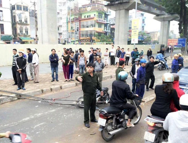Hà Nội: Đứt cáp trên công trường xây dựng làm chết người đi đường