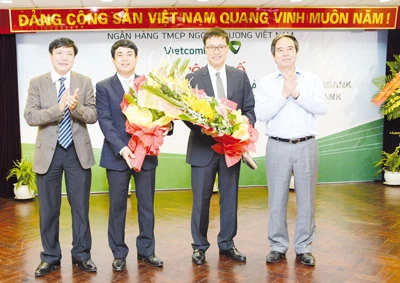 Chúc mừng tân Chủ tịch Hội đồng quản trị và tân Tổng Giám đốc Vietcombank