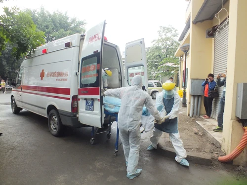 Một ca nghi nhiễm Ebola được tiếp nhận, cách ly, điều trị kịp thời