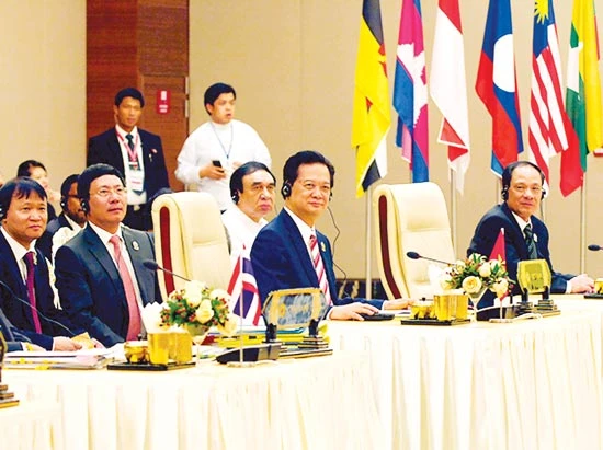 Hội nghị Cấp cao ASEAN 25 thông qua các tuyên bố về Tầm nhìn Cộng đồng ASEAN sau 2015