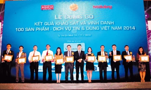 Dịch vụ Ngân hàng điện tử và Dịch vụ thẻ Vietcombank được vinh danh tại lễ công bố và trao giải thưởng “Tin & Dùng Việt Nam 2014”