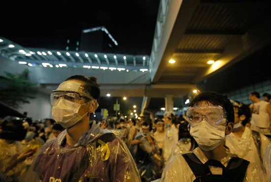 Phe biểu tình Hồng Công (TRung Quốc) chi viện cho lực lượng ở Mong Kok