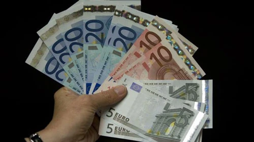 Italia bắt giữ nhóm làm tiền giả quy mô lớn
