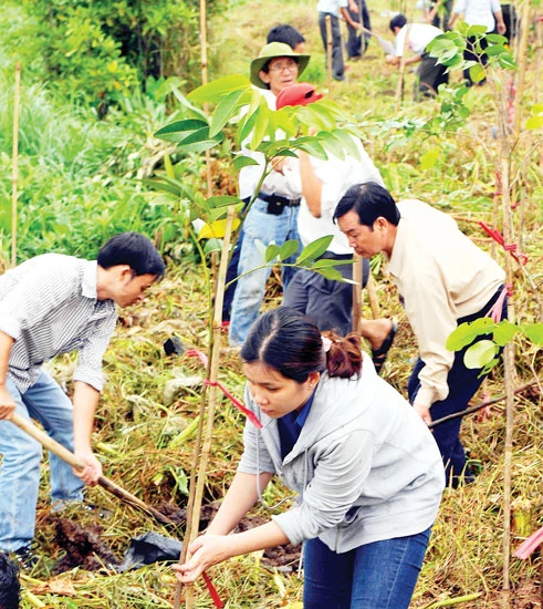 Cần nâng cao vai trò của con người