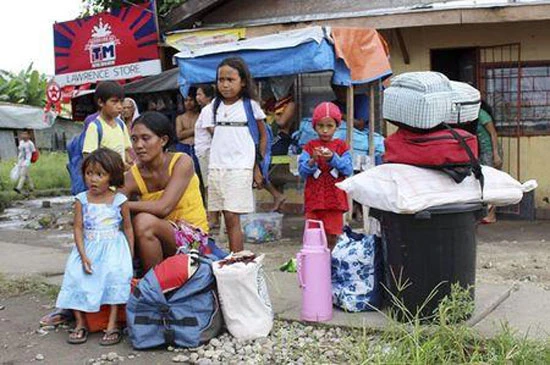 Hàng chục ngàn cư dân Philippines hối hả sơ tán tránh siêu bão