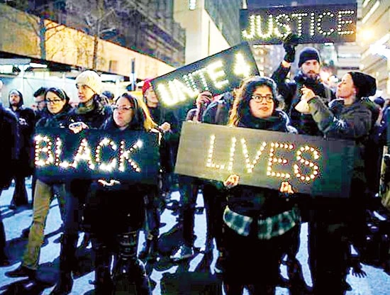 Mỹ: Thêm một người da màu bị cảnh sát bắn chết