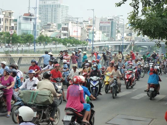 Nhảy kênh Tàu Hủ, một chết đuối, một người được cứu sống