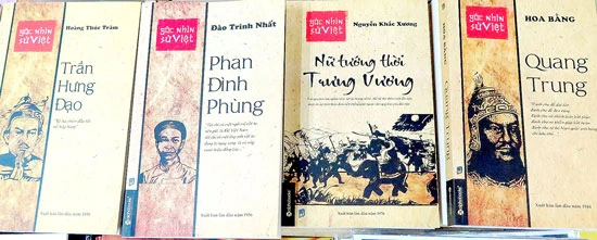 Những bộ sách làm “mềm” lịch sử